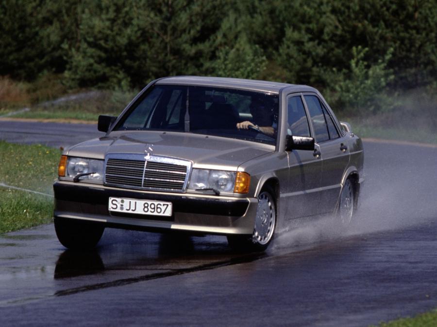  Mercedes-Benz 190 E 2.3-16 1984 года  (фото 3 из 27)